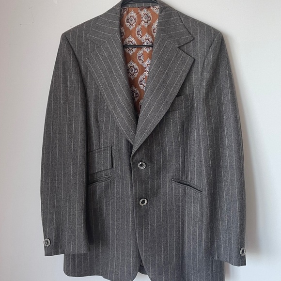 Men's Grey Pinstripe Blazer with Statement Lining - Picture 3 of 9
